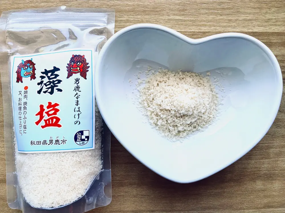 Japanese moshio seaweed salt displayed in a small white dish